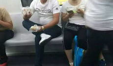 公共场合不雅视频,道德底线何在？